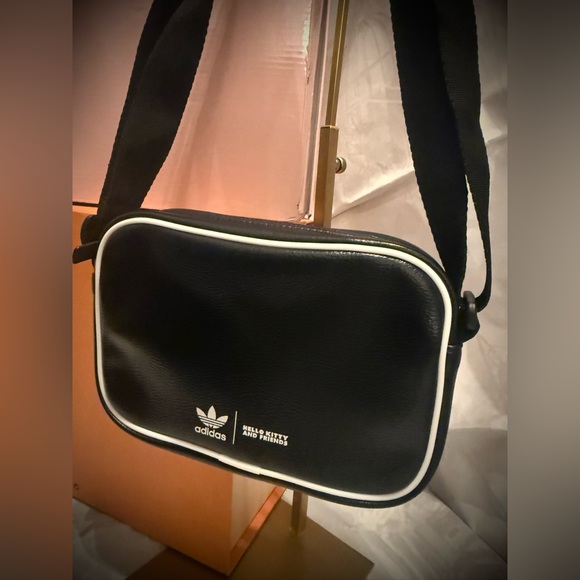 Adidas Originals x Sanrio - Picture 3 of 10